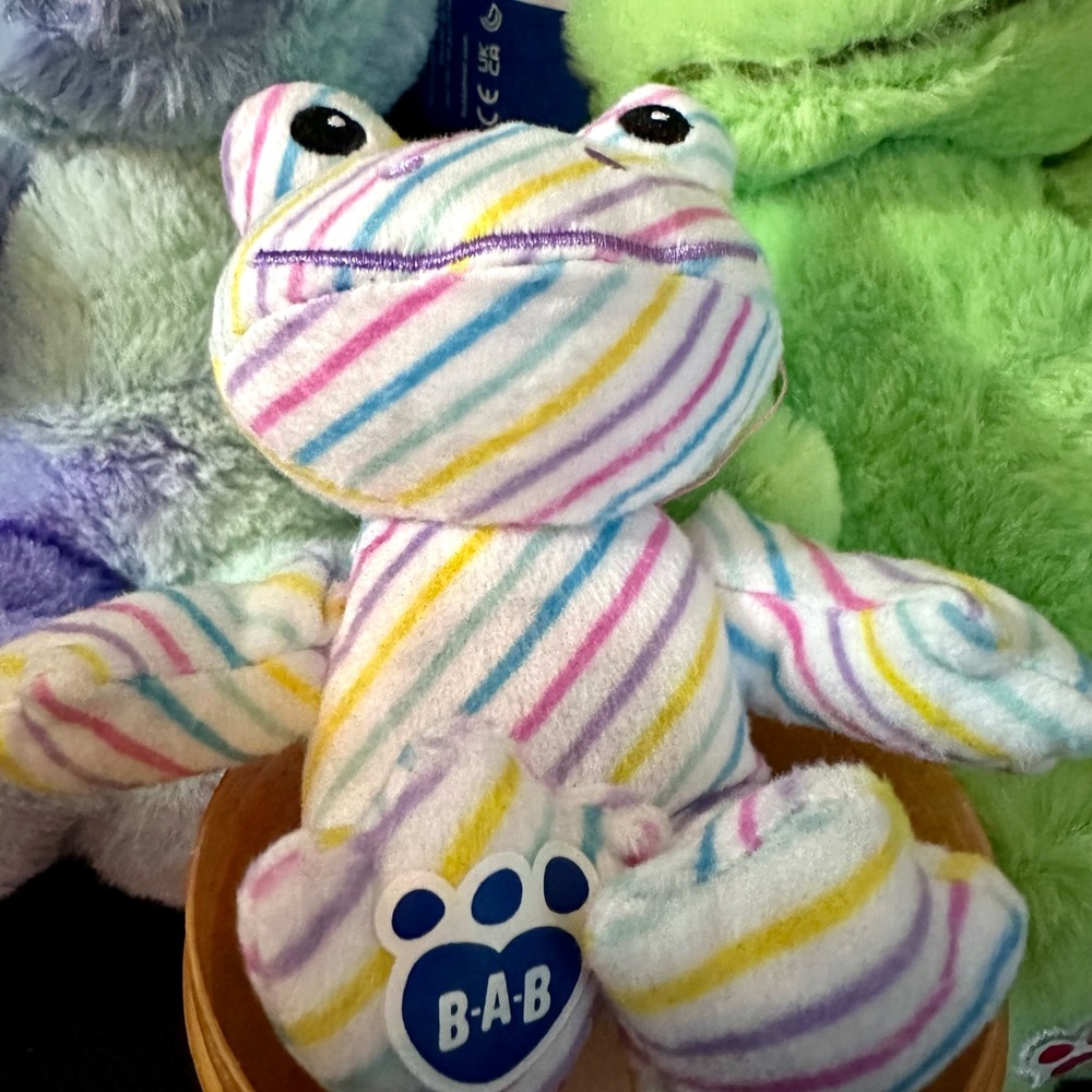 NWT Bundle of 3 Build A Bear 2023 Spring Frog Mini Plushies - Picture 5 of 10